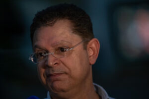 Sóstenes Cavalcante chama Moraes de “ditador psicopata” após decisão sobre Zambelli