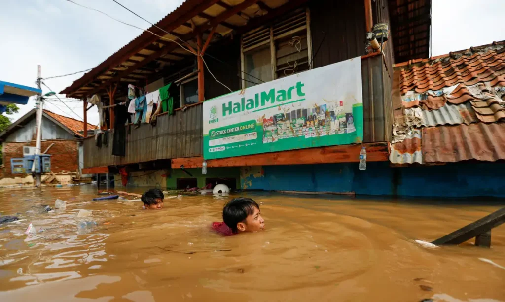 Chuvas e inundações na Ásia deixam mais de mil mortos
