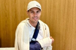 Nadal se submete a cirurgia na mão e brinca sobre o procedimento