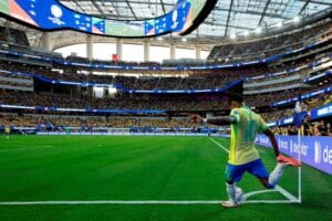 VAR pode ser usado em escanteios na Copa do Mundo de 2026, diz diretora da FIFA