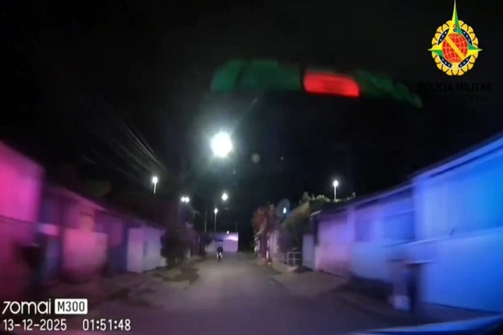 Motociclista sem CNH tenta fugir da PM, derrapa e é preso em Ceilândia (DF)