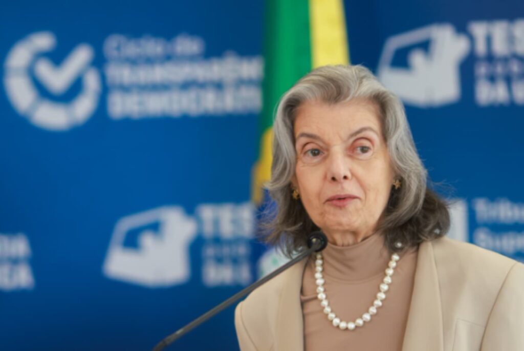 Cármen Lúcia destaca "sossego eleitoral" em teste das urnas