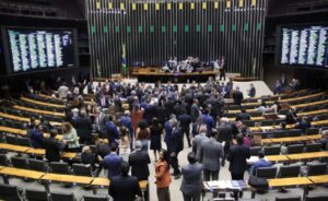Câmara dos Deputados: Projeto de anistia divide opiniões