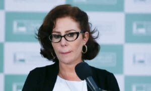 Carla Zambelli renuncia ao mandato e suplente assume