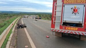 Acidente entre moto e carro deixa um morto na BR-251