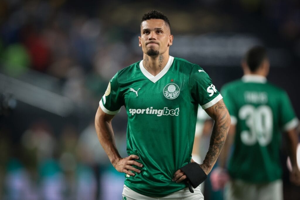 Paulinho tem evolução no Palmeiras, mas retorno indefinido