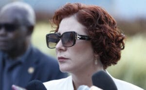 Carla Zambelli renuncia ao cargo de deputada