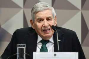 Home 23 Moraes questiona informações sobre Alzheimer de Heleno e solicita laudo da PF