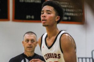 Home 18 Jogador de basquete universitário morre após lesão em quadra nos EUA