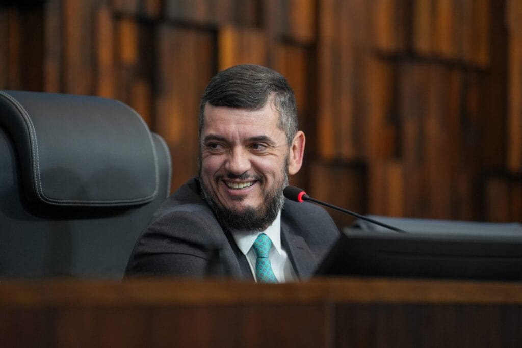 Desembargador preso pediu ingressos do Flamengo a deputado