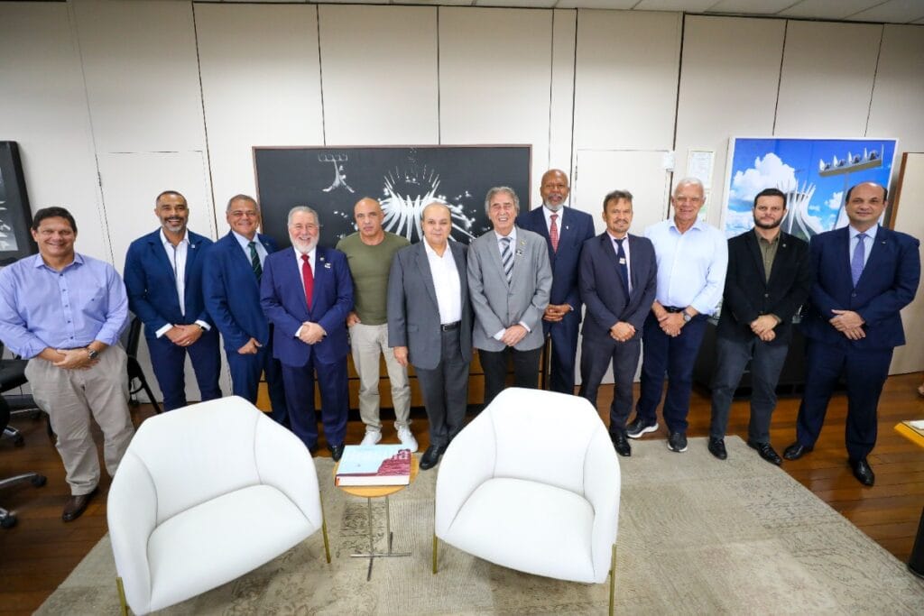 Ibaneis sanciona remissão de IPTU para clubes e associações