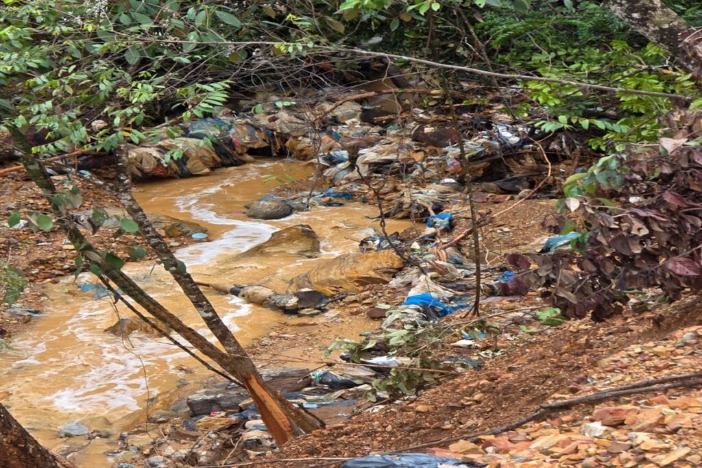 Desabamento em aterro de GO gera disputa entre MP e governo