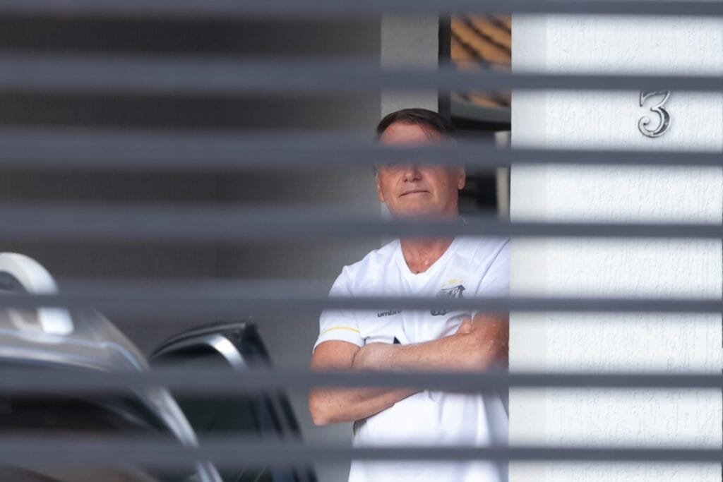 GDF suspende conselheiro por pedido de visita à cela de Bolsonaro