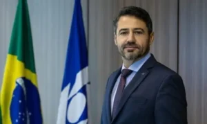 Home 15 CGU demite ex-chefe da Receita que atuou no caso de joias sauditas