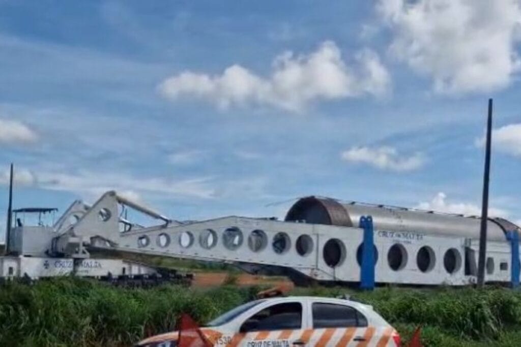 Transporte de moinho de 700 toneladas impacta trânsito em GO