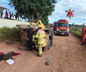 Motorista fica ferido após capotamento na DF-250