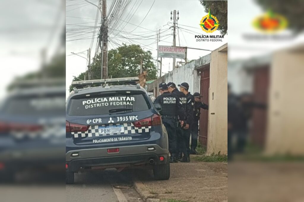 Homem é preso após ameaçar mulher com faca em loja de bolos