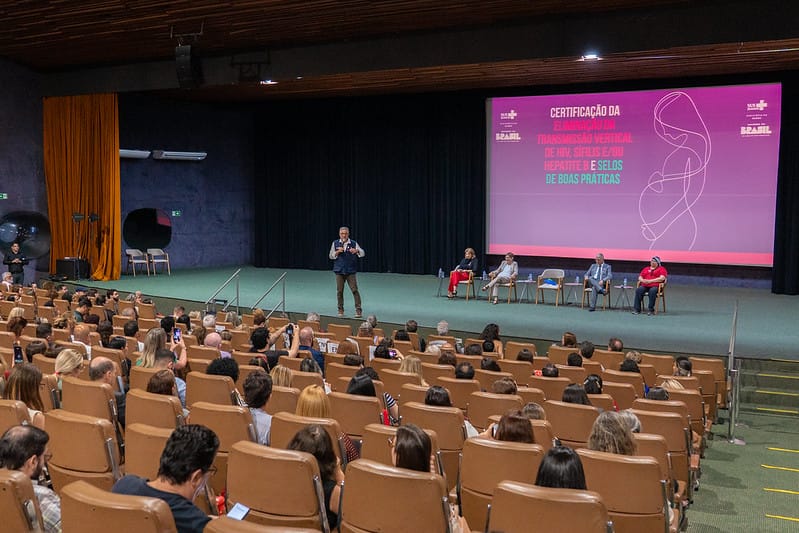 DF recebe certificado por eliminar transmissão vertical de HIV e sífilis