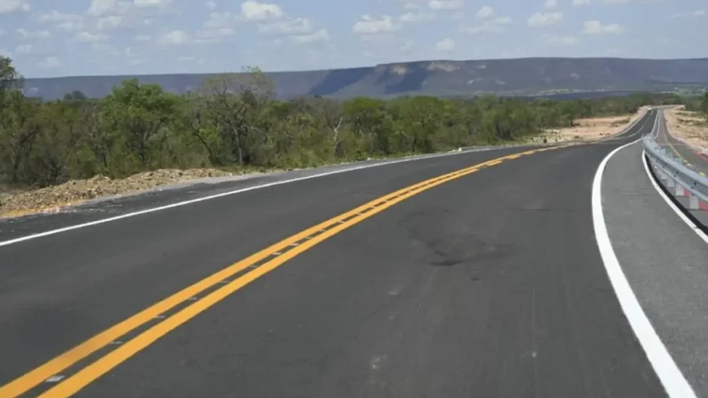 Pavimentação de rodovia entre Guarani e Parque Estadual de Terra Ronca se aproxima da conclusão