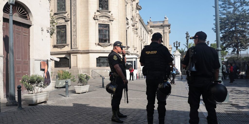 Pré-candidato Belaúnde sofre ataque a tiros no Peru