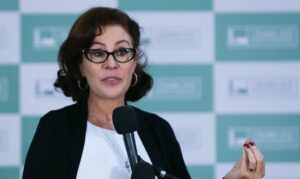CCJ: Relator vota por manter mandato de Carla Zambelli