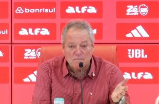 Abel Braga veste rosa após fala homofóbica