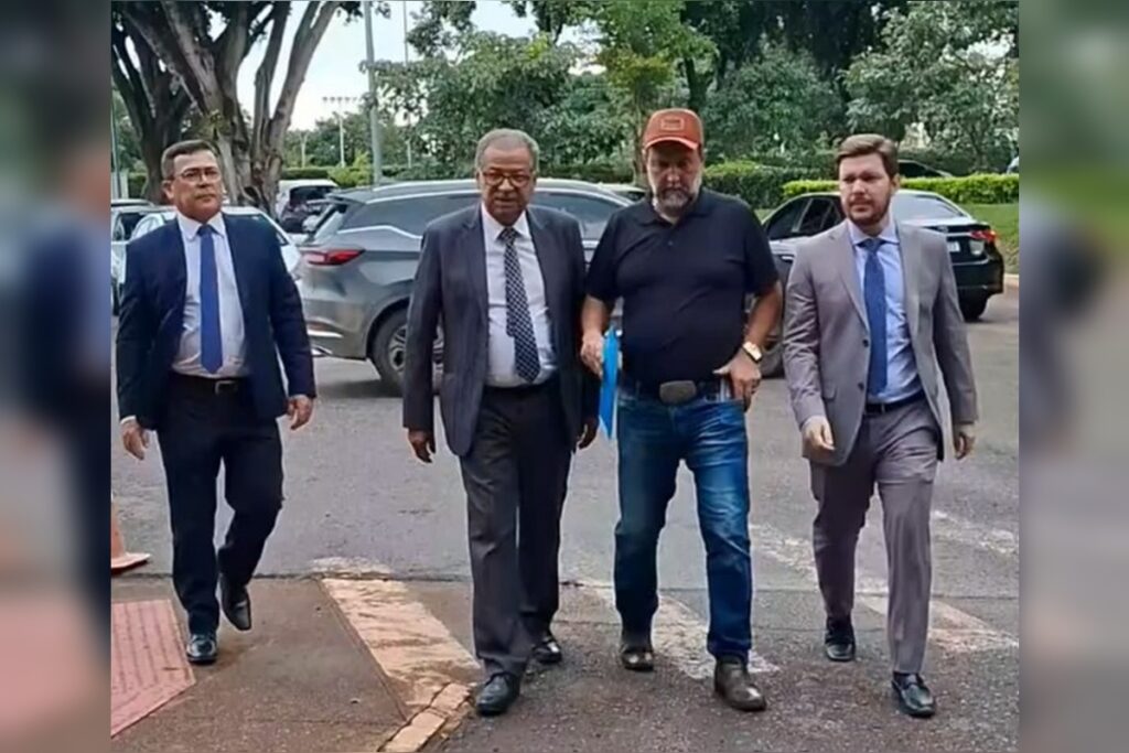 Líder dos caminhoneiros comunica paralisação na Presidência da República