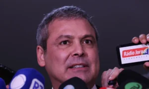 Líder do PT considera escandalosa decisão de votar PL da dosimetria