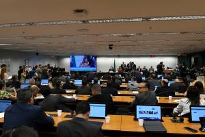 Comissão adia votação da LDO 2026 por falta de acordo