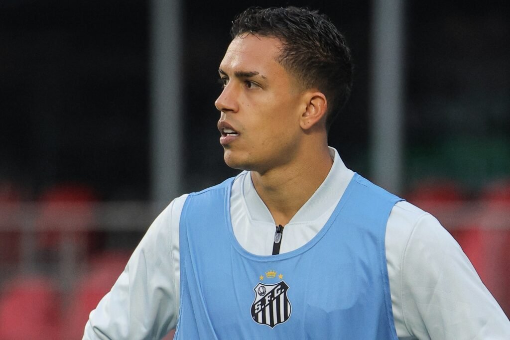 Igor Vinícius projeta "jogo da vida" do Santos contra o Juventude