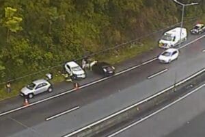 Homem atropela policiais durante socorro de outro acidente em rodovia de SC