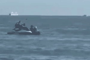 Ladrões de jet ski assaltam casal de caiaque no litoral de SP