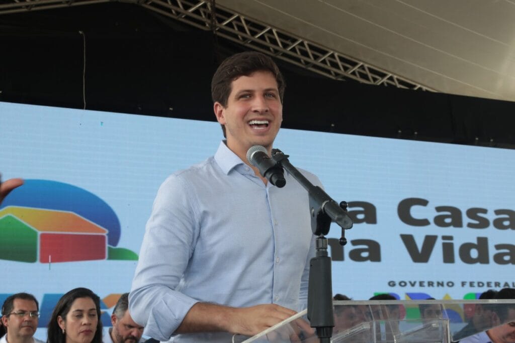 Após reação, João Campos anula nomeação de filho de procuradora para cargo de R$ 30 mil