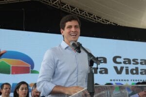 Após reação, João Campos anula nomeação de filho de procuradora para cargo de R$ 30 mil