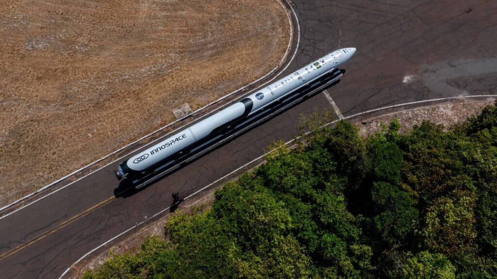 Foguete sul-coreano explode após anomalia em lançamento comercial inédito no Brasil