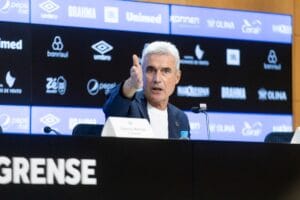 Apresentado pelo Grêmio, Luís Castro promete protagonismo em 2026