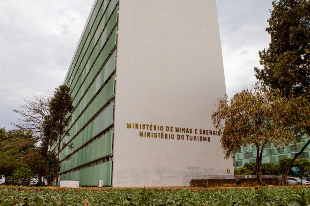 MME abre consulta pública sobre regras de descontos tarifários a irrigantes