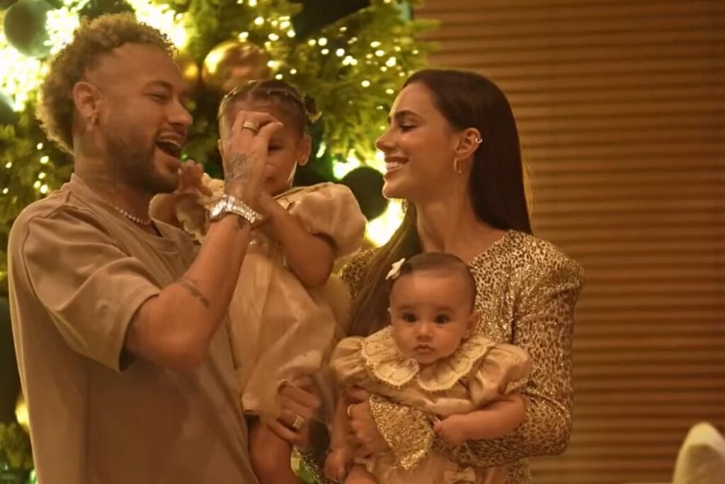 Neymar celebra Natal com Bruna Biancardi e filhas