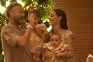 Neymar celebra Natal com Bruna Biancardi e filhas