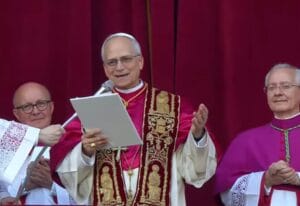 Papa faz apelo por diálogo direto entre Ucrânia e Rússia