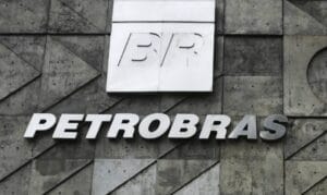 Vazamento de gás paralisa plataforma da Petrobras na Bacia de Campos