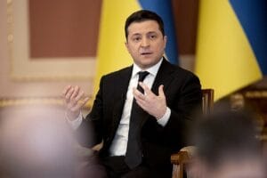 Zelensky visita Canadá antes de reunião com Trump e após bombardeio russo contra Kiev