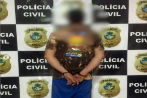 Trancada em casa, mulher é xingada e ameaçada de morte pelo parceiro