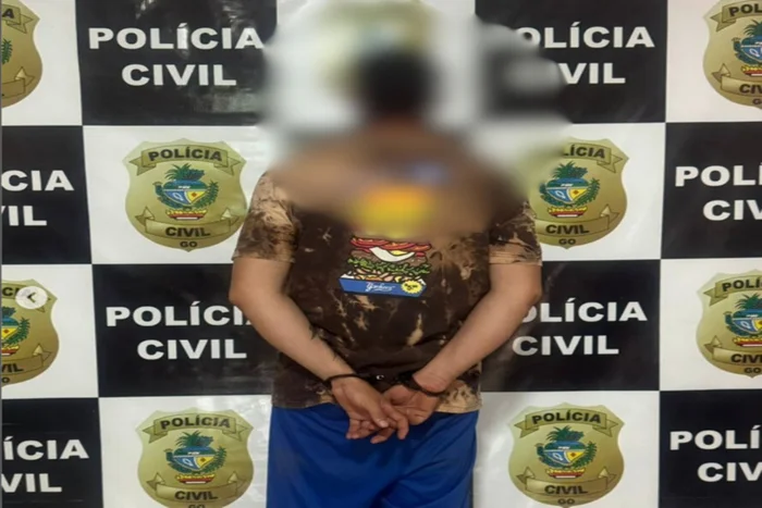 Trancada em casa, mulher é xingada e ameaçada de morte pelo parceiro