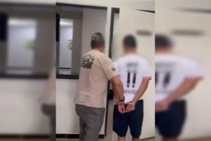Marido ciumento esfaqueou amigo da esposa por causa de um cumprimento