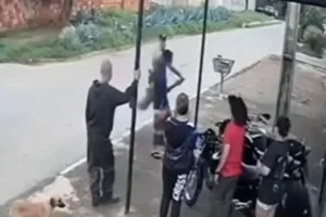 Policial militar dá rasteira em suspeito durante abordagem no Entorno