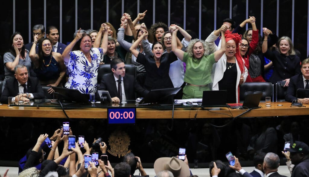 Número de deputadas dobra em 20 anos, mas Brasil é último na América do Sul