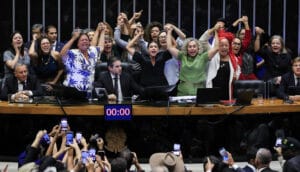 Número de deputadas dobra em 20 anos, mas Brasil é último na América do Sul