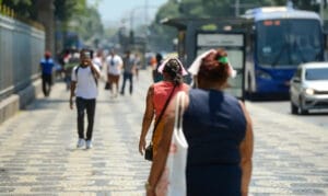 Brasil tem previsão de Natal com ondas de calor e chuvas