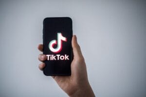 TikTok firma acordo para criar empresa conjunta americana e evitar proibição